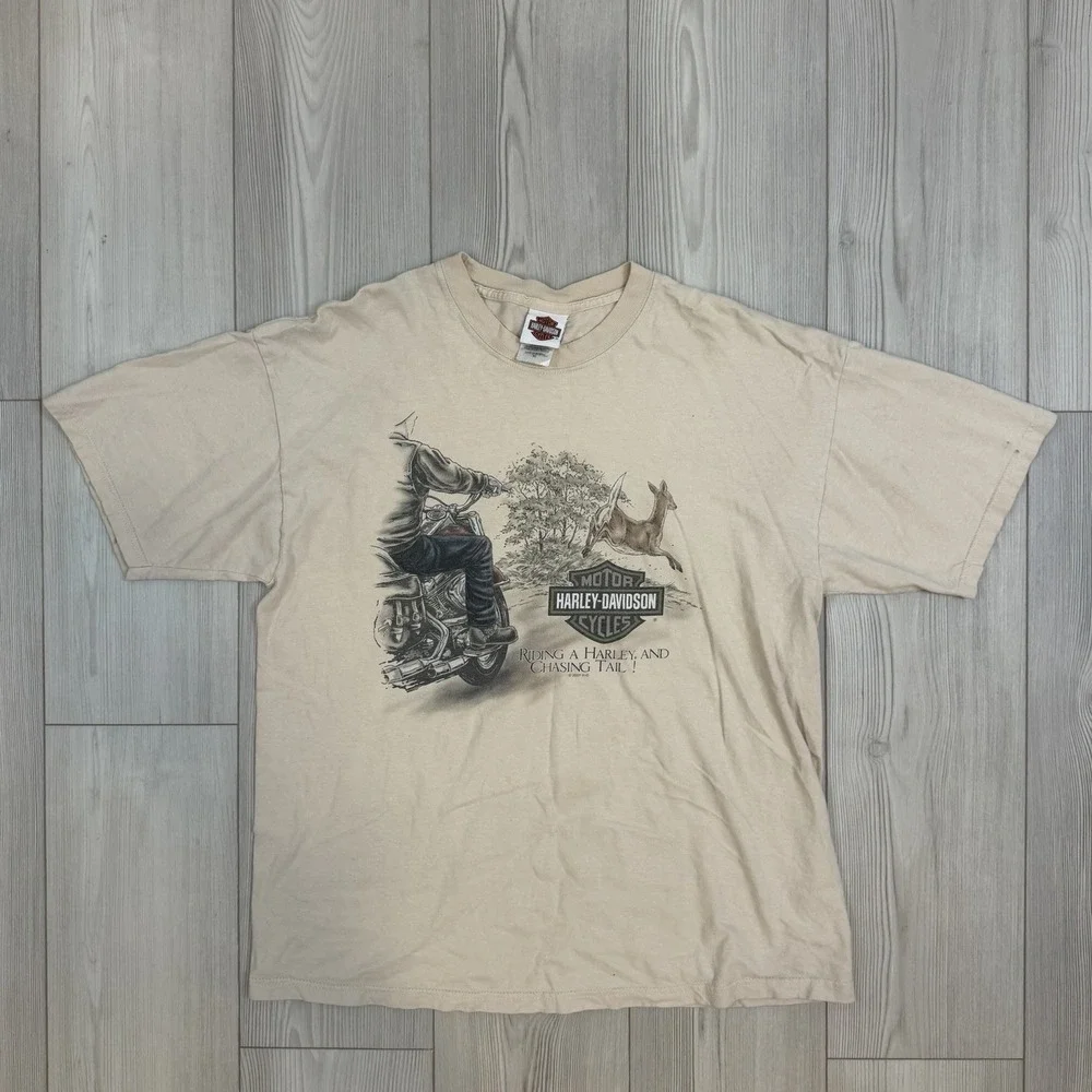Harley Davidson T Shirt Men's XL Chasing Tail Beige Tan New Castle Delaware‎